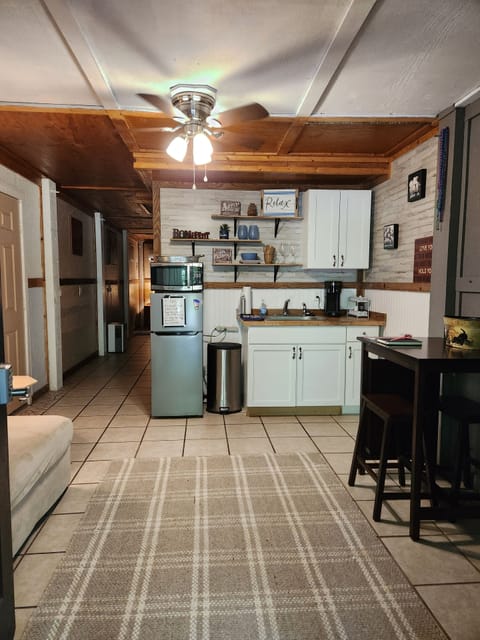 Living room & kitchenette 