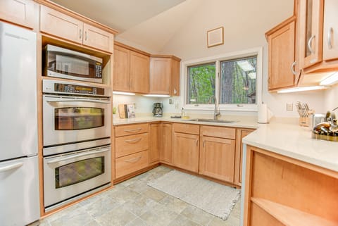 Double oven and handy appliances like the microwave, dishwasher, and coffee maker...
