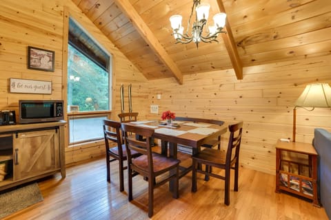 Dining Table | Dishware Provided