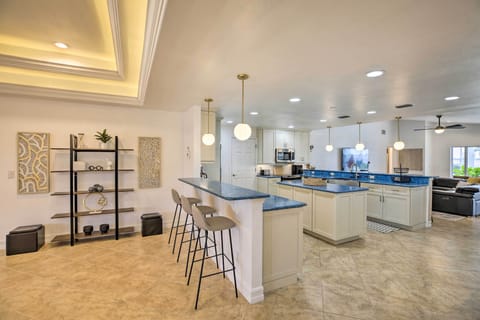 Kitchen | Fully Equipped w/ Cooking Basics