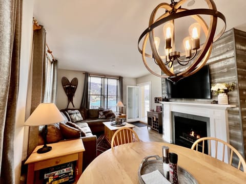 Open living space w/ extra windows and views of the mountain