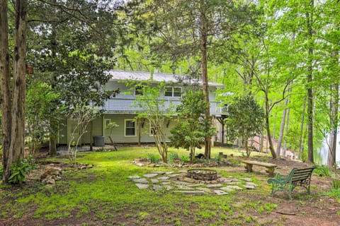 Abbeville Vacation Rental | 3BR | 2BA | 1,850 Sq Ft | Stairs Required