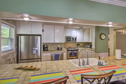 Kitchen | Full Equipped | Dishware & Flatware