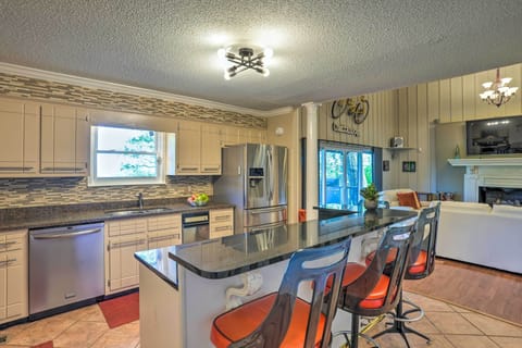 Fully Equipped Kitchen | Toaster