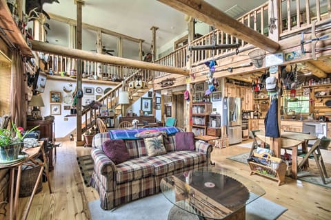 Front Royal Vacation Rental | 4BR | 3BA | 5,000 Sq Ft | Stairs Required