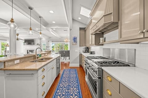 Fully Equipped Kitchen(1)