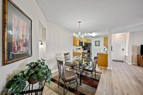 Dinning area seats 4