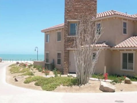 Scenic town home near the beach and swimming pool with 4 BR, 3.5 BA