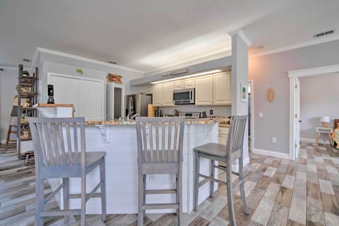 Fully Equipped Kitchen | Dishware & Flatware