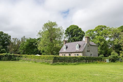 Lane Cottage - the front garden is enclosed with mature beech hedging
