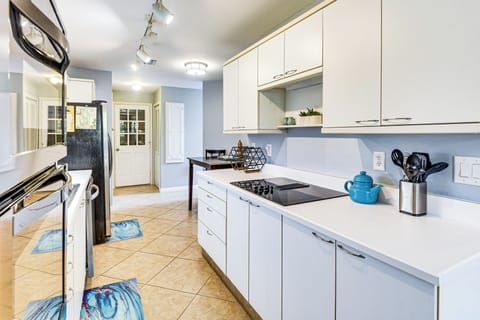 Kitchen | 1st Floor | Cooking Basics | Garbage Disposal | Keurig Coffee Maker