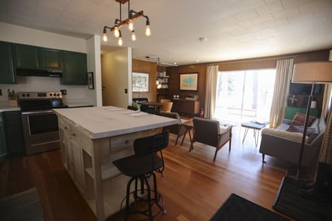 open space floor plan oriented toward big picture window