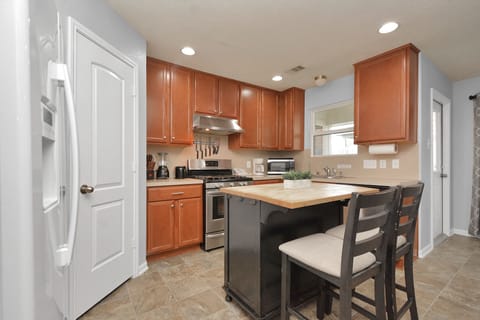 Kitchen with extra amenities