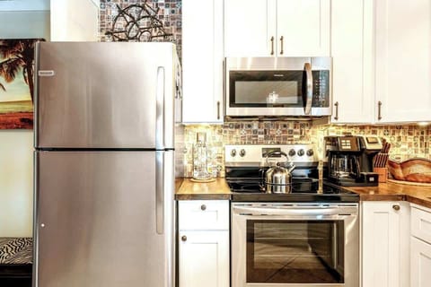 If you plan to cook during your trip, we encourage you to bring along any spices, condiments, & oils you may need as we do not provide any perishable or non-perishable items.