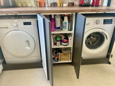 New detached house with swimming pool and parking Villa in Roquefort-les-Pins