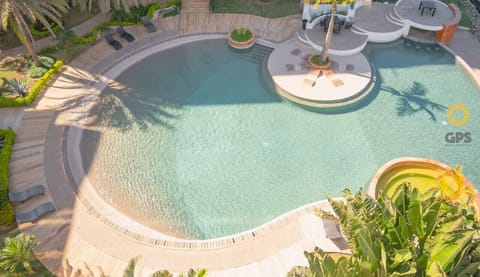 Vista a la piscina desde el departamento