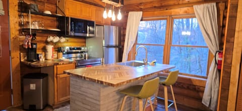 From coffee to cocktails, this fully equipped kitchen has everything you need for your cabin getaway.