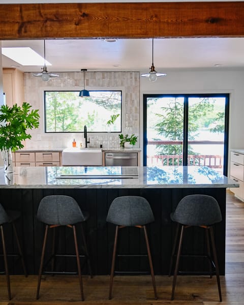 Panoramic views of the lake from the kitchen