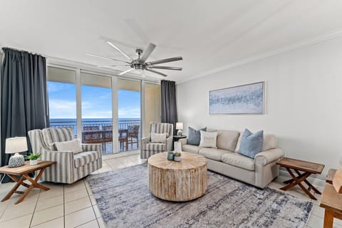 Living Area, Queen Sleeper Sofa