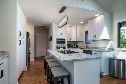 The island has four stools.  Great spot for lunch or meal prepping!