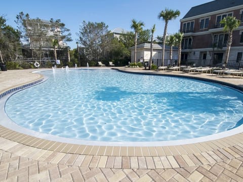 Beautiful Zero entry pool