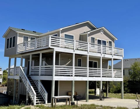 Welcome to the Sprigtail House with Ocean AND Sounds views. Plenty of parking.