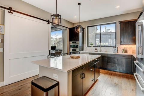 Custom Kitchen Countertops and Cabinets