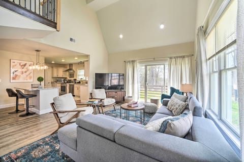 Living Room | Free WiFi | Central A/C