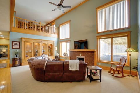 McArthur Vacation Rental | 4BR | 3.5BA | 4,000 Sq Ft | Stairs Required