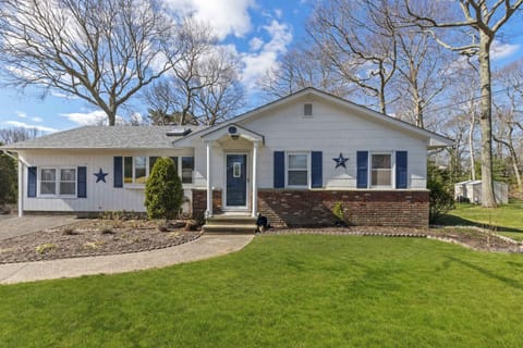 Classic Hampton Bays ranch with navy shutters