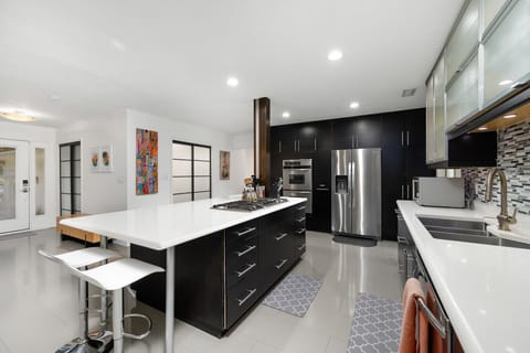 [Kitchen] Island with extra seating.