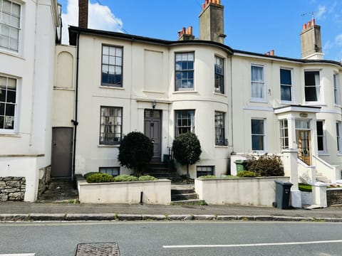 Our holiday apartment in Ryde, Isle of Wight has 2 bedrooms, sleeps 4 and wifi.
