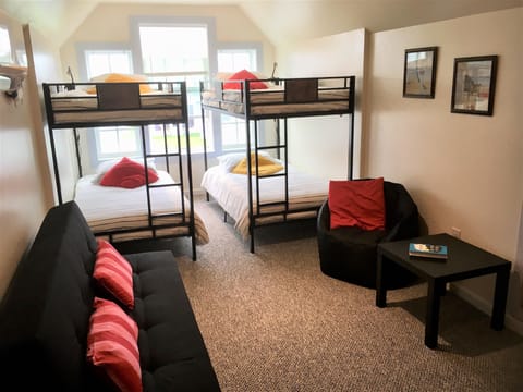 Upstairs kids' domain - private bathroom, large TV , free channels