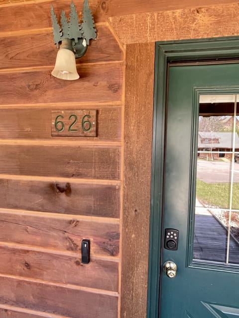 Cozy Cabin Close to Jellystone, 3 Bears, ATV Trails in Warrens! Cabin in Warrens