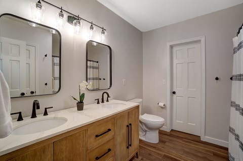 Bathroom #1 - main floor - full bathroom