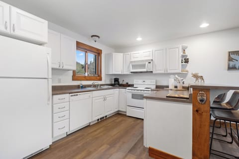 Enjoy a full kitchen in our cozy mountain cabin! Complete with oven, microwave, coffee maker, and all the essentials for your family vacation or group stay at The Loose Moose.