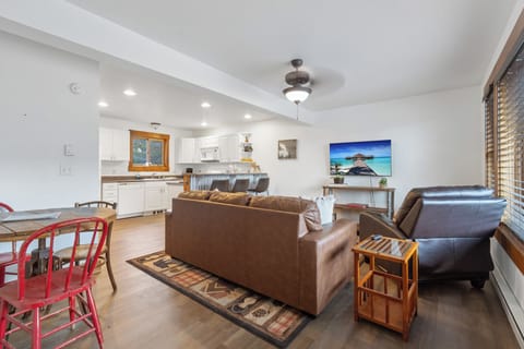Relax on the comfortable sofa, enjoy a movie on the flat-screen TV, or gather with friends and family in this spacious, cozy retreat. ️