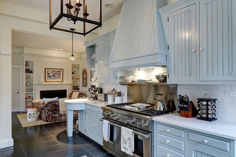 Wolf Range with two-ovens, 4-6 burners with new hood vent!