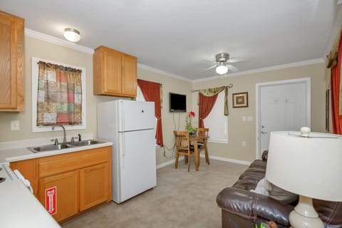 Super clean and simple with everything you'll need to be comfortable!