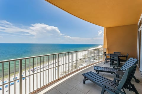 Enjoy the expansive, unobstructed view from the 15th floor