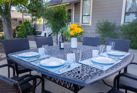 Littlefield 1890 Victorian Retreat (414)