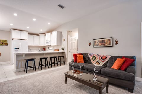 Cozy Living opens to a nice kitchen - 4 bar stool seats