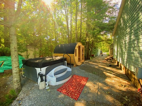 Sauna and hot tub.