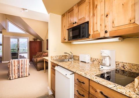 Kitchenette with the essentials.