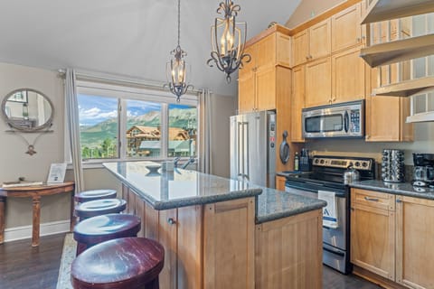 Fully equipped kitchen.