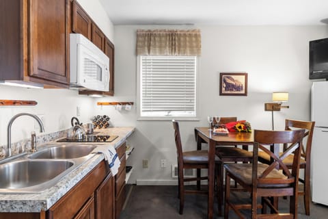 Kitchen and dining area.