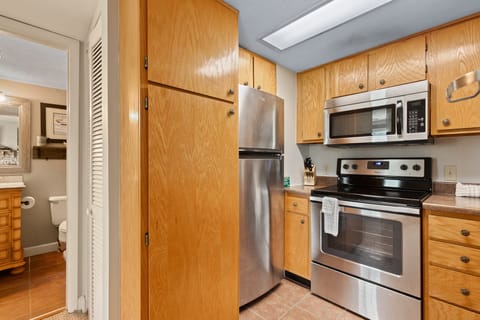 Fully Equipped Kitchen - Stainless Steel Appliances