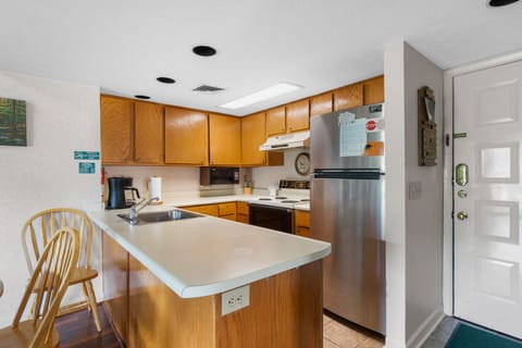 Fully Equipped Kitchen - You’ll find everything you need to prepare simple snacks or full course meals for you and your guests. All you add is the food and your favorite recipes.