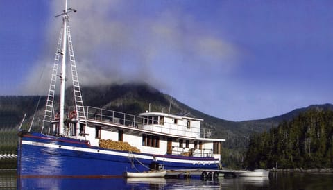 95-year-old wooden floating heritage Bed & Breakfast - InnChanter!