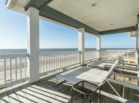 Your OCEAN OASIS - with NO neighboring houses...